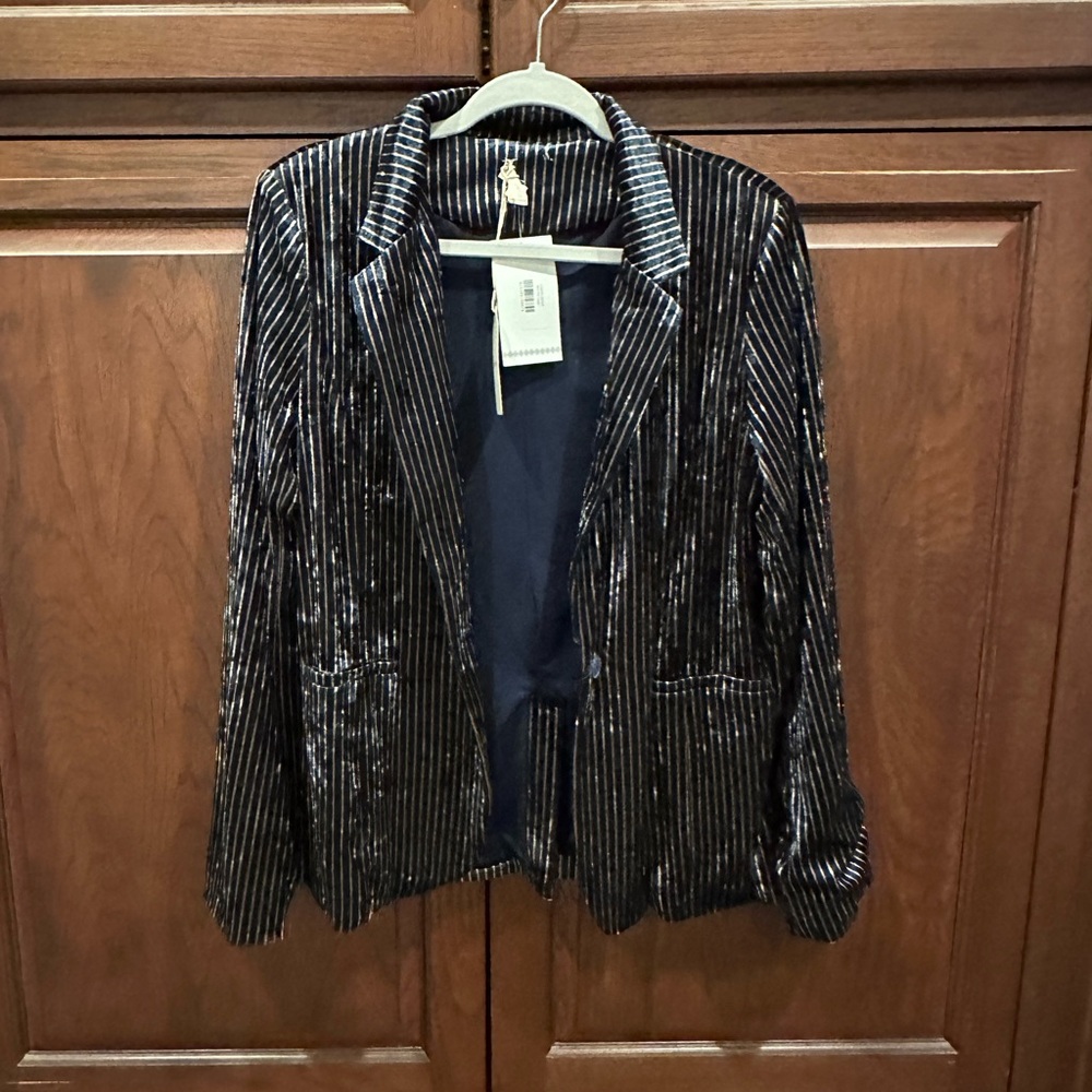 NWT Velvet-like blazer sz L (I think this fits more like a M)